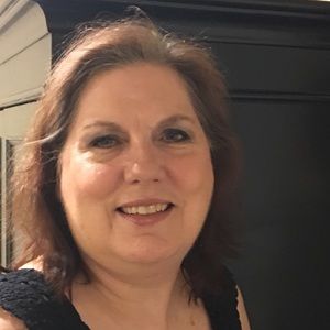 Meet your Posher, Debbie